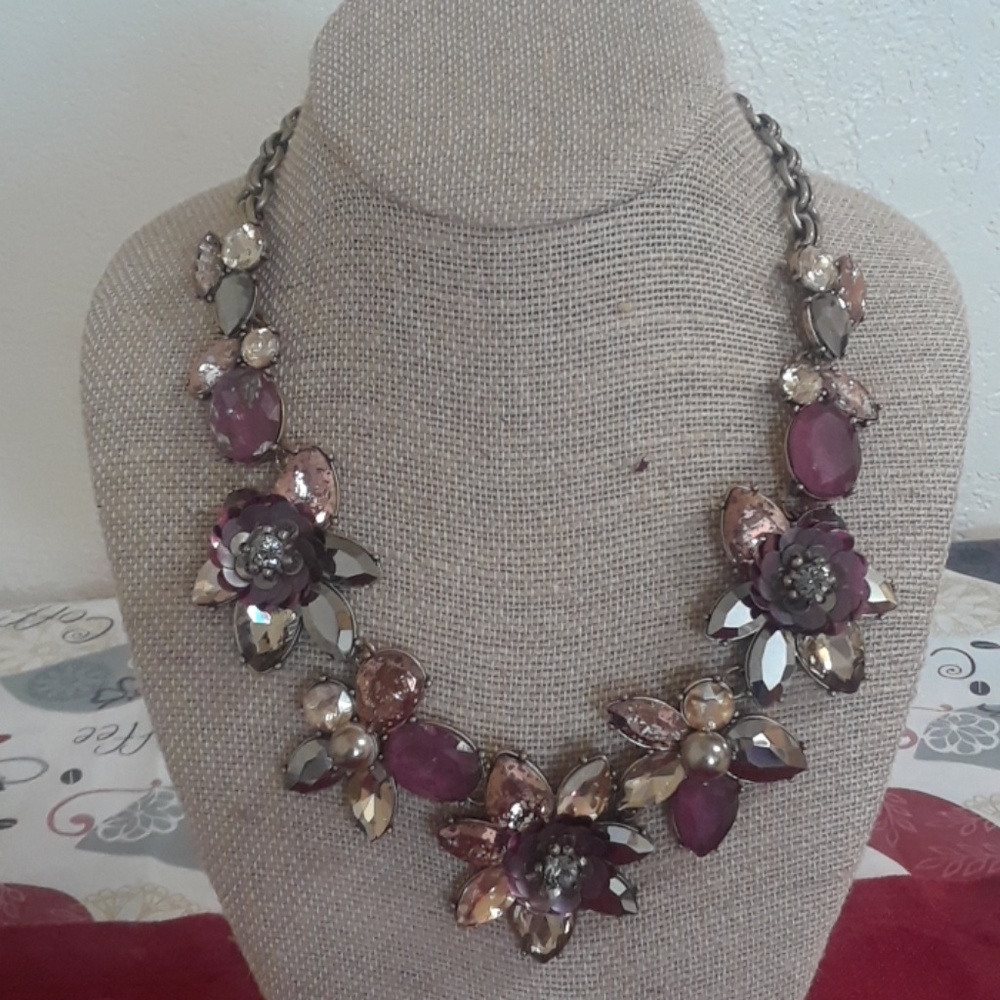 Artsian necklace
